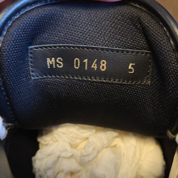 Lv sneakers - Picture 6 of 9